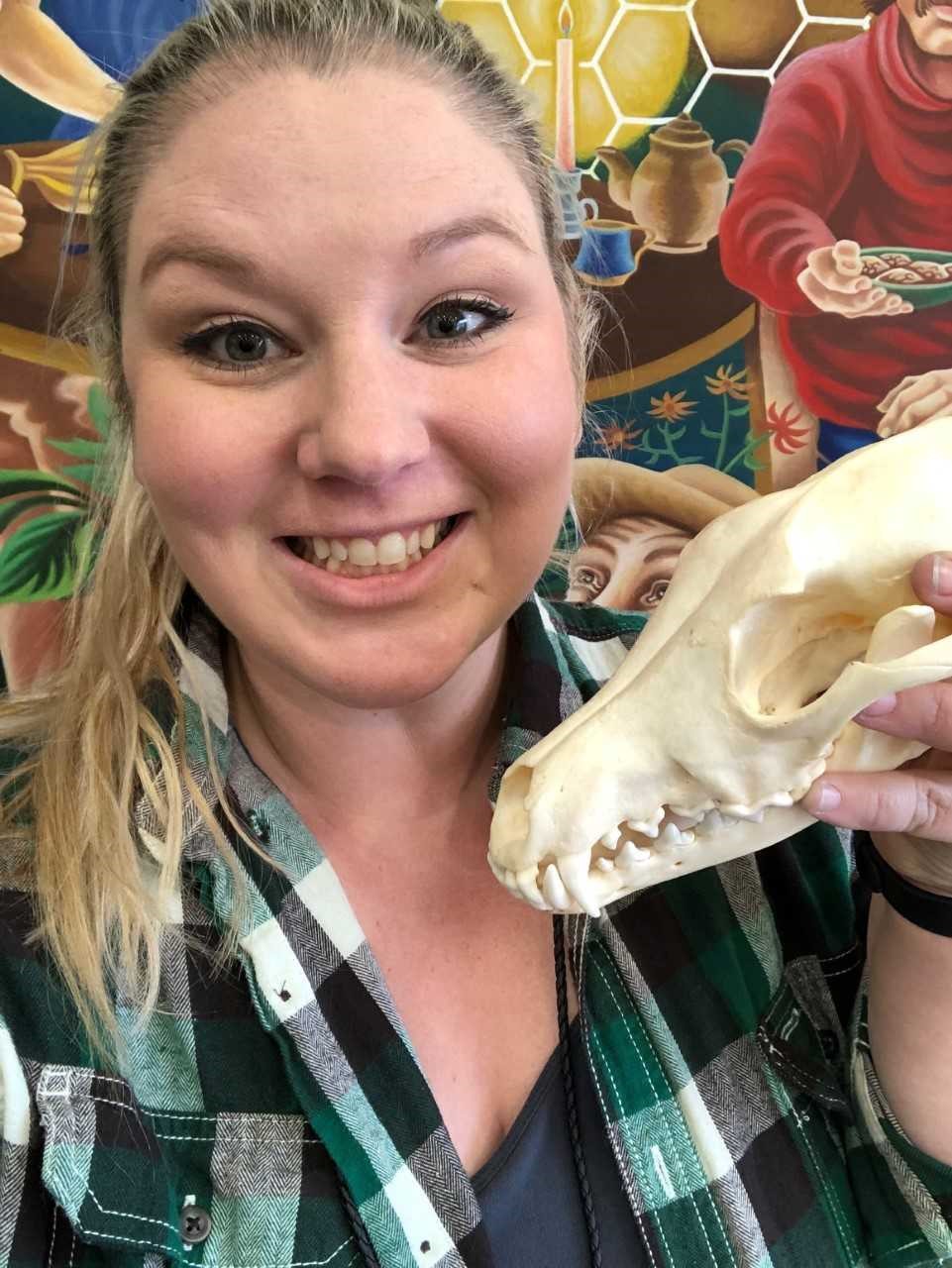 Picture of LeAnn Lea with an animal skull